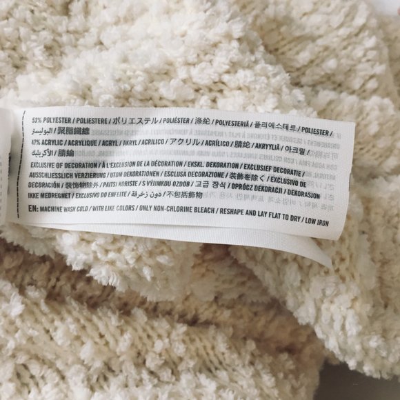 Abercrombie & Fitch Cream Fluffy V- Neck Sweater Size Small - Picture 5 of 5